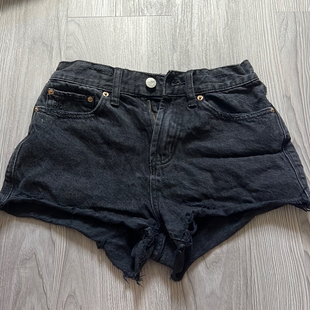 urban outfitters black shorts